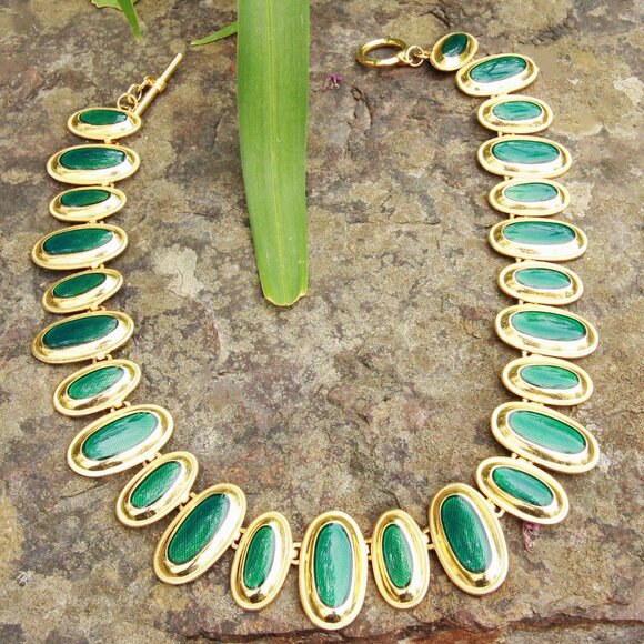 Vintage Courtney G Gold Tone with Green Enamel Necklace - Picture 6 of 11